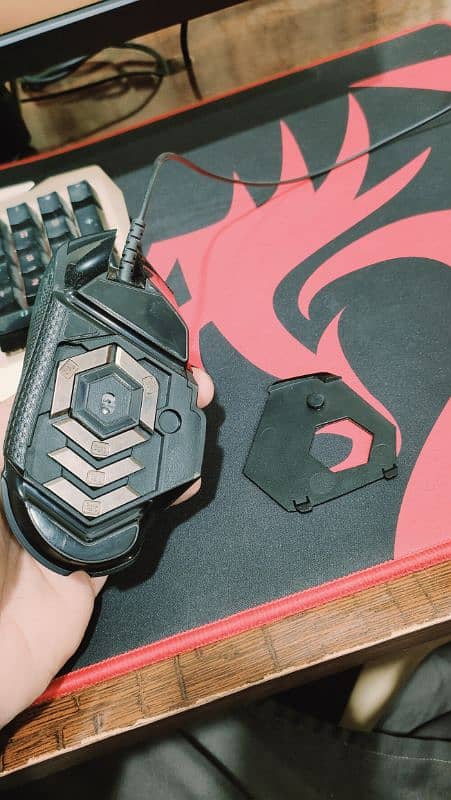 Logitech G502 hero with complete box and weights 3