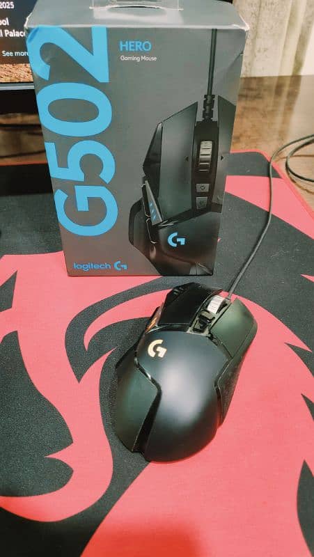 Logitech G502 hero with complete box and weights 4