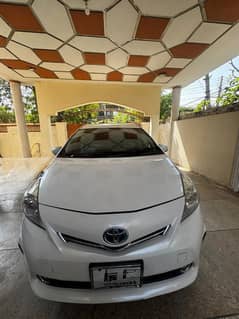 Toyota Prius Alpha 2013