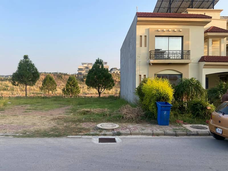 Bahria Enclave Islamabad Pair Plots, Open Farm A Prime Location Land With Back Open Of Huge Green Belt. It's A Exclusive Plot Are Available For Confirm Offer 4