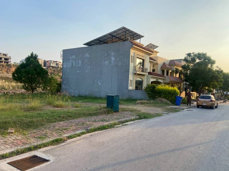 Bahria Enclave Islamabad Pair Plots, Open Farm A Prime Location Land With Back Open Of Huge Green Belt. It's A Exclusive Plot Are Available For Confirm Offer 3
