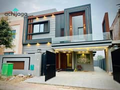 10 Marla Like New Luxury Upper Portion Available For Rent With Gas In Bahria Town Lahore.