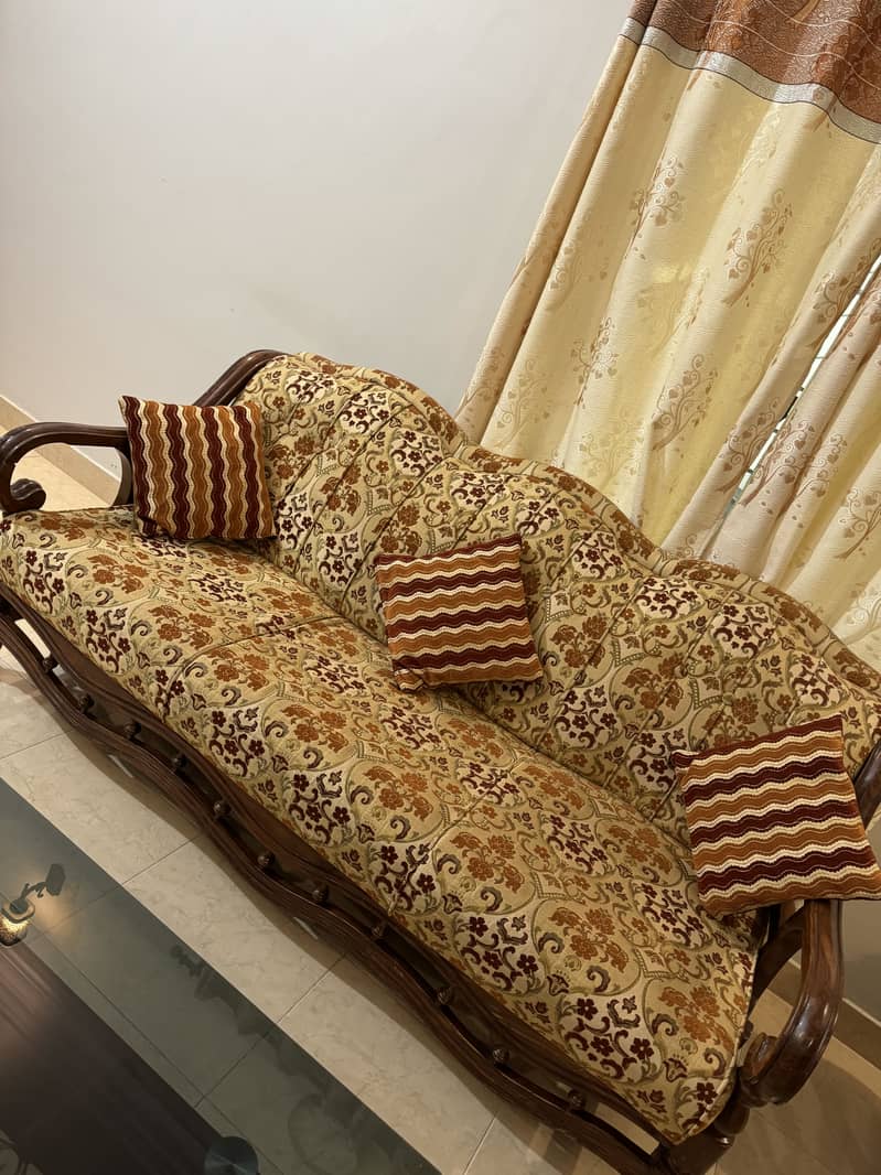 Sofa set with Table 0