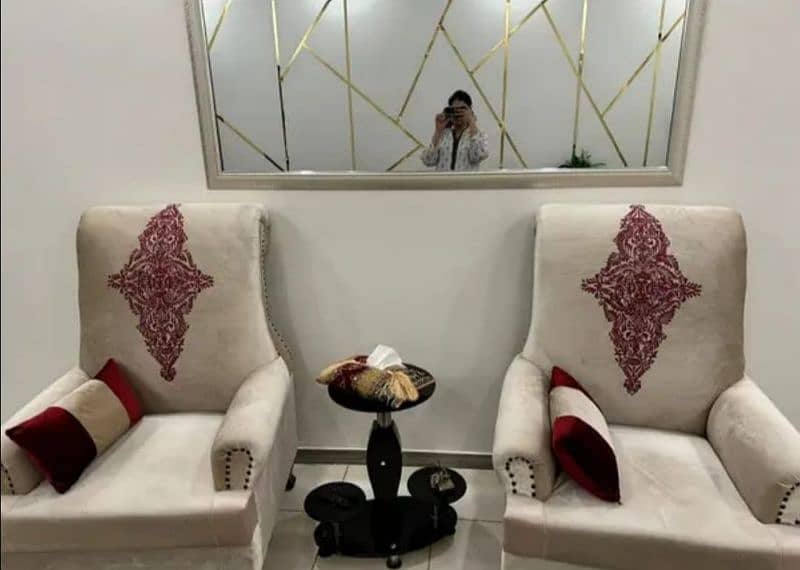7 seater sofa with center Table and side table 1