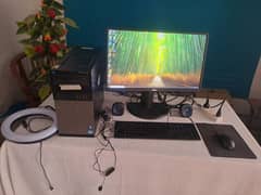 Gamming Computer With Accessories