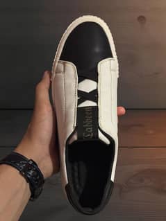 Cabbeen brand shoe. casual,low-top style with a black and white color