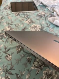 MACBOOK