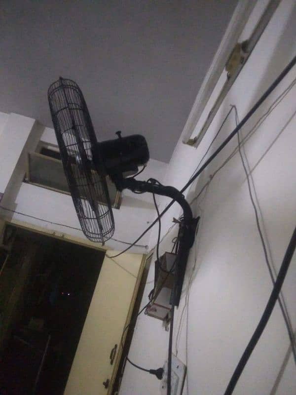 bracket fan 3