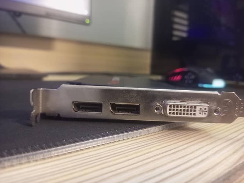 AMD Firepro v5800 1Gb Gddr5 128bits (better than gts 450 and hd5750) 2