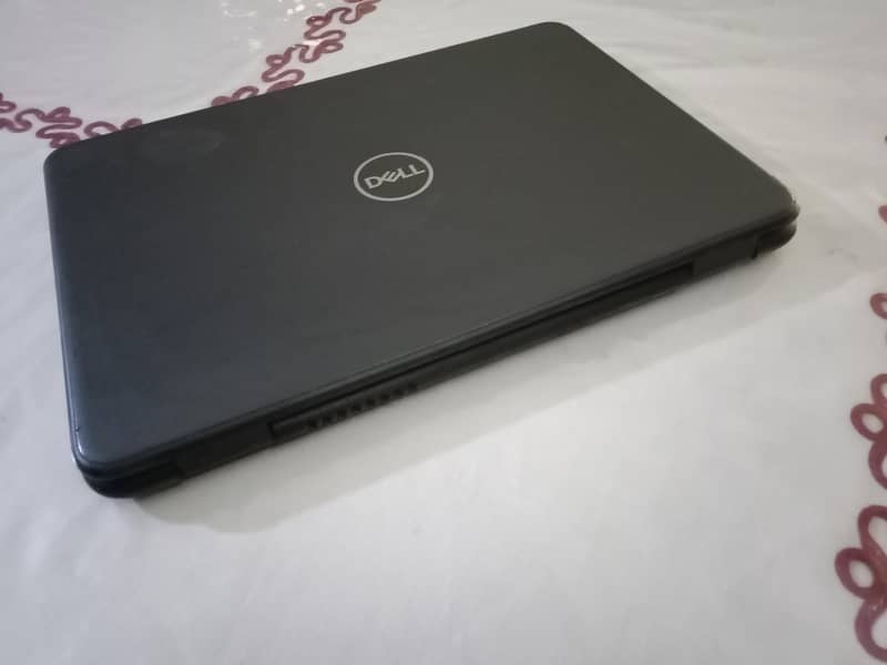 Dell Latitude 3300 core i3 7th Gen with DDR4 Ram slim machine 9