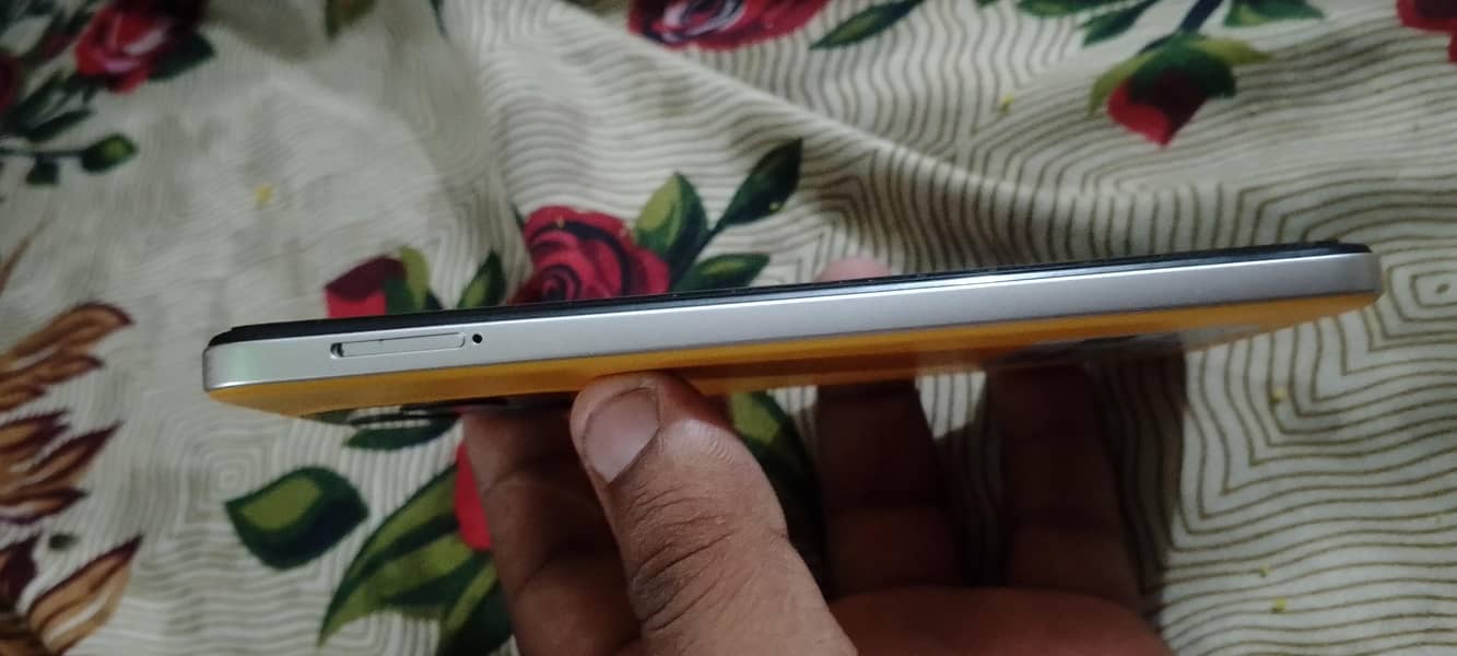 Tecno spark 10c 4+4 ram. 128 memory with box 3