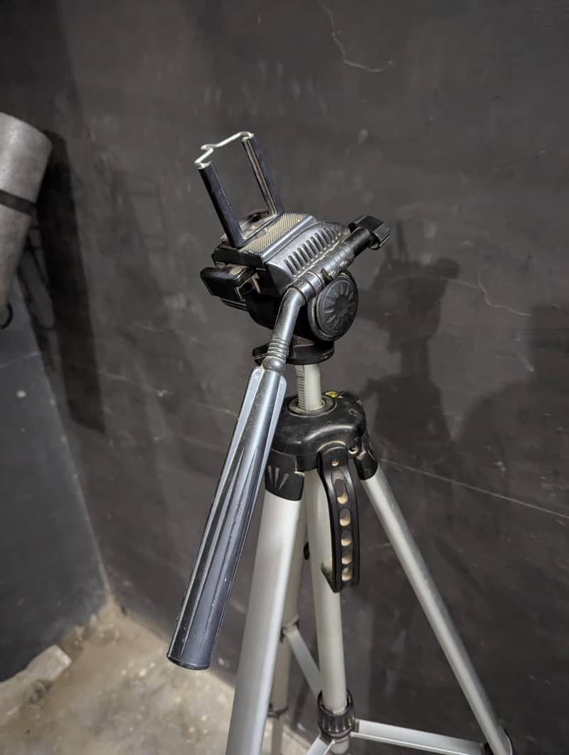 Camera and Mobile Tripod Available for Sell 5