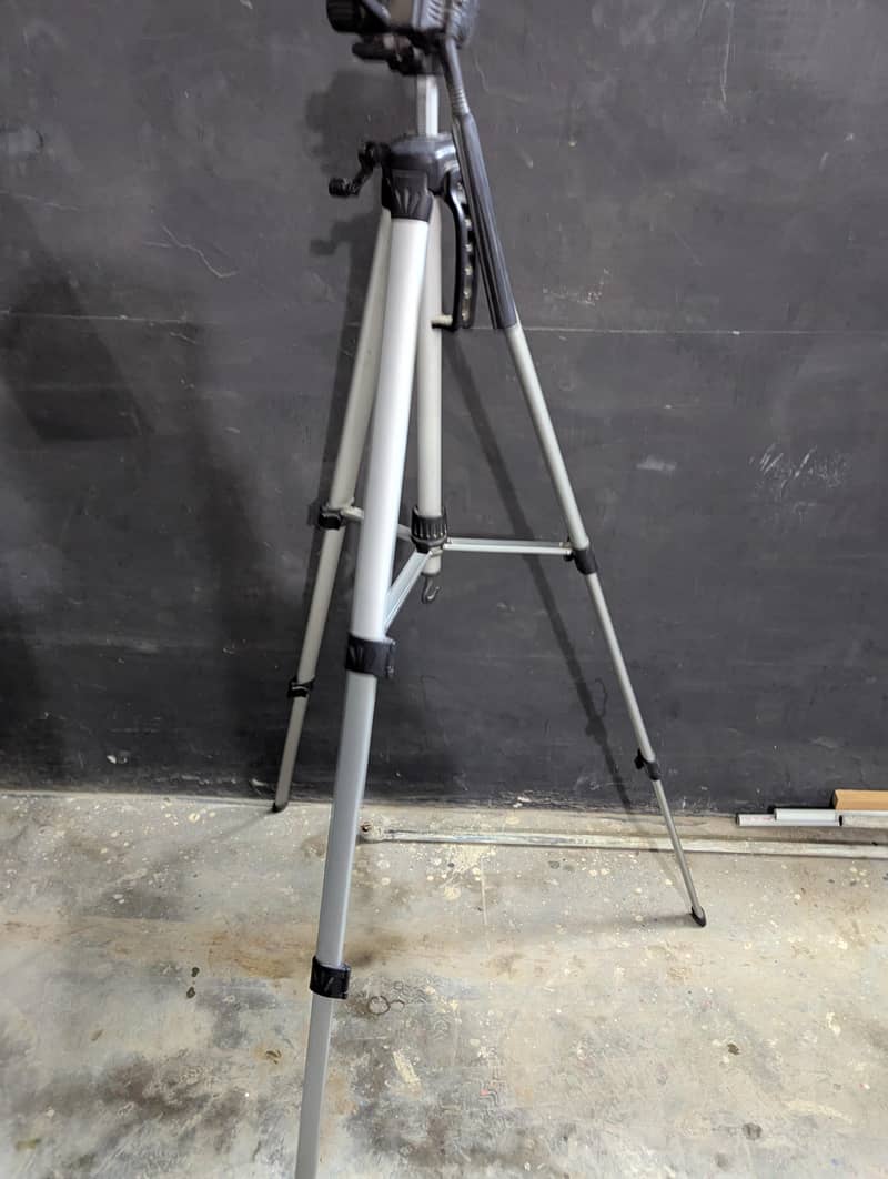 Camera and Mobile Tripod Available for Sell 6