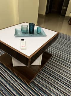 Coffee table (2x2) almost new