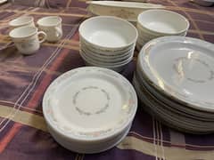 Pyrex dinner set