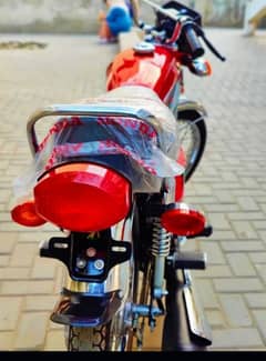 125
