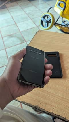 S10 plus 10.9. . condition  ram 8 . . 128 gb. . . . 03144644998