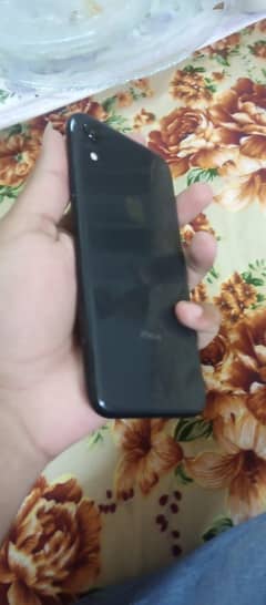iPhone XR 64 gb battery health 84%
