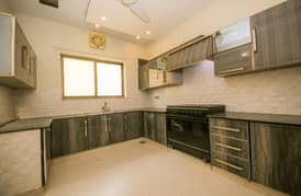 1 Kanal Upper Portion For Rent in Phase 3 Block Y Near Beaconhouse School