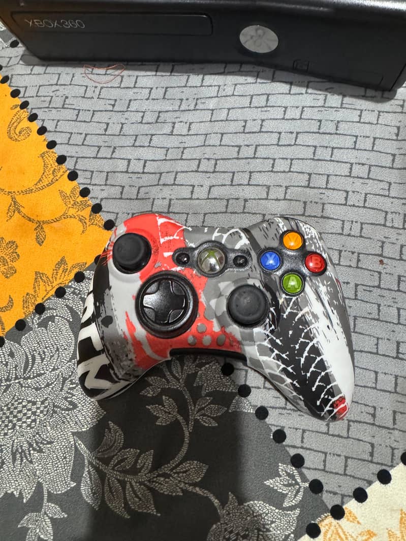 Xbox 360 and 2 controller 0