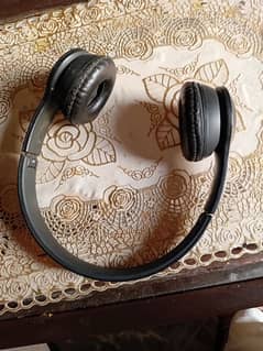Earphones:: bluetuth & memory card option