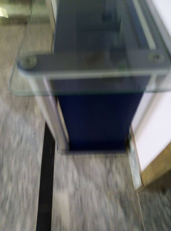 COMPUTER TABLES 4