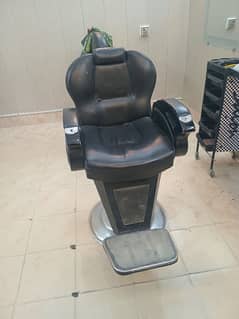 barber chair slightly used