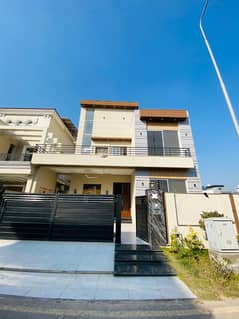 10 Marla Beautiful Modern Design House For Sale In Park View City Lahore