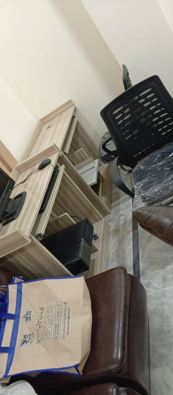 office table  like new condition 10/10 2