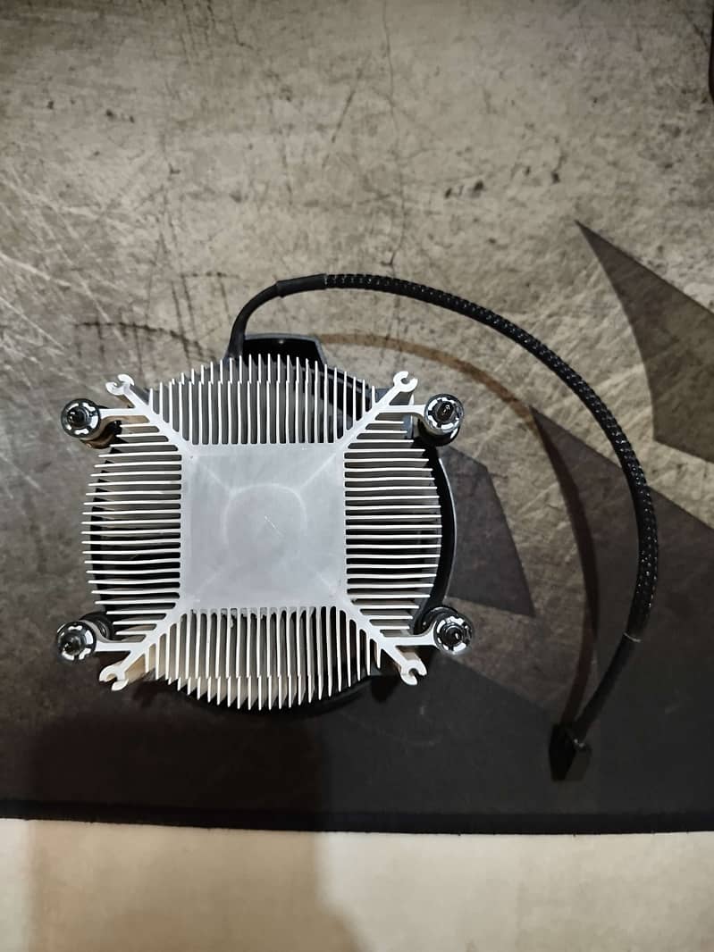 AMD CPU cooler 10/10 condition with box 1
