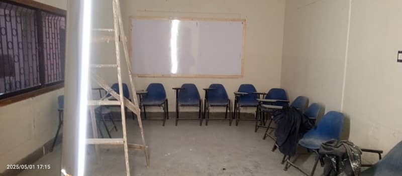 Office Of 400 Square Yards Available For rent In Gulshan-e-Iqbal - Block 5 1