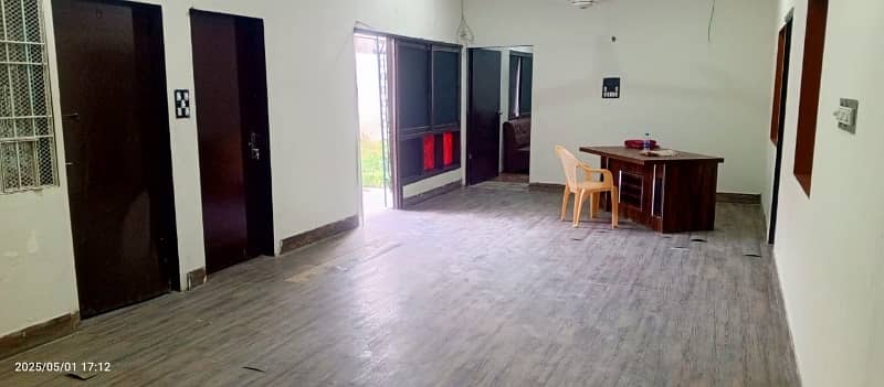 Office Of 400 Square Yards Available For rent In Gulshan-e-Iqbal - Block 5 2