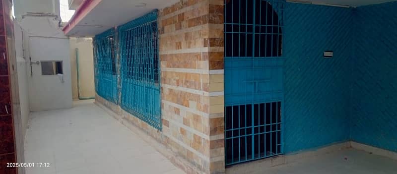 Office Of 400 Square Yards Available For rent In Gulshan-e-Iqbal - Block 5 10