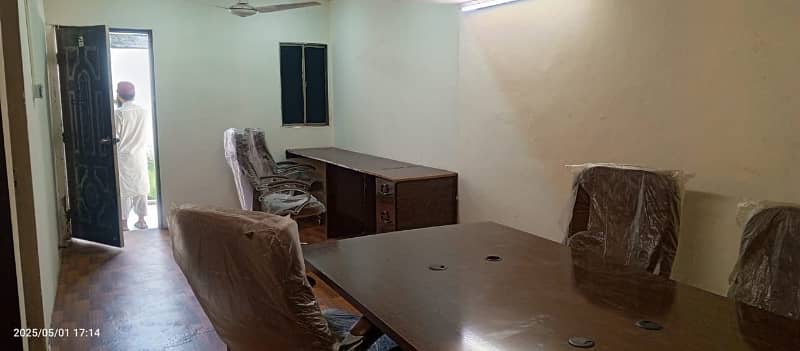 Office Of 400 Square Yards Available For rent In Gulshan-e-Iqbal - Block 5 16