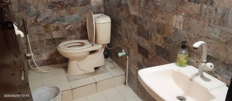 Office Of 400 Square Yards Available For rent In Gulshan-e-Iqbal - Block 5 19