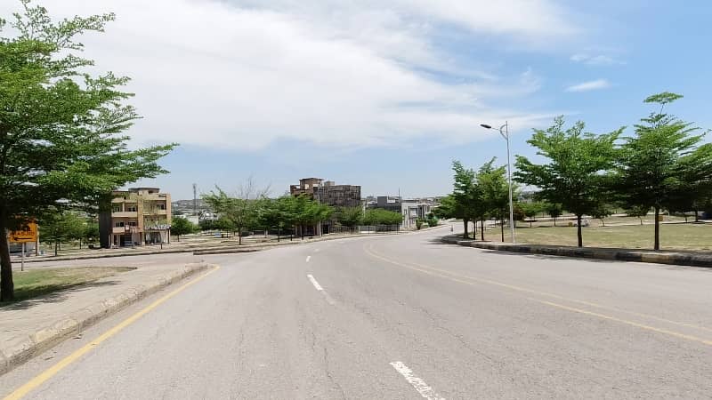 12 Marla 3 Side Open D Block Plot For Sale 4