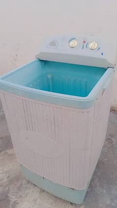 1 washing machine & 1 dryer machine in 8/10 working condition.