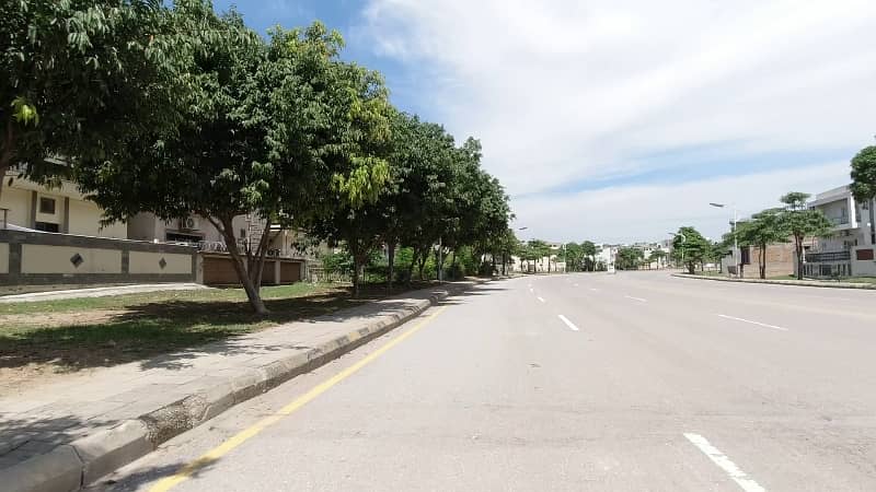 12 Marla 3 Side Open D Block Plot For Sale 1