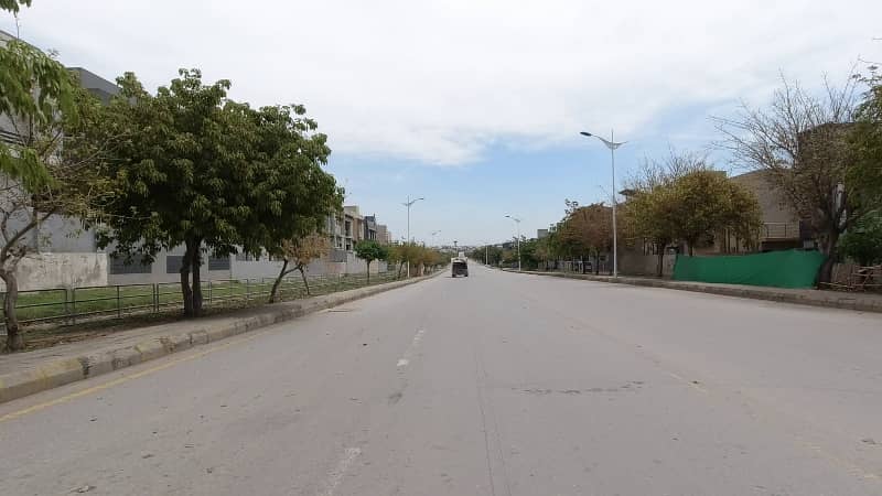 12 Marla 3 Side Open D Block Plot For Sale 5