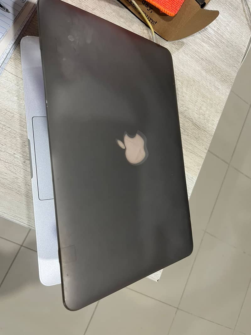 MacBook Pro 2015 Core i5 Neat Condition(Box also available) 2