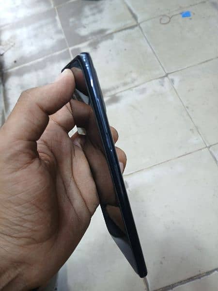 condition 10by10 8/128 ram memry under display finger sensor with box 2