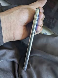 I phone 11 pro  10 by 10 condition water pack  82 bettry health