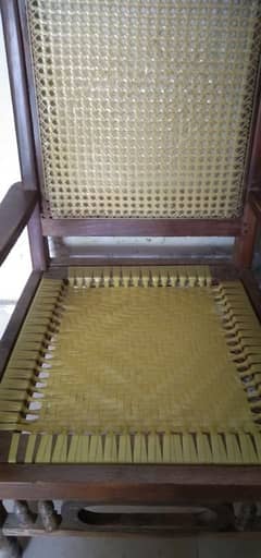 4 chairs 1. fully ok 1. only just make and use and 2. need repair