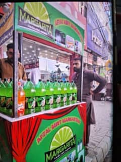 mint magrita stall k lea larky ke zurat he