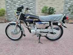 Selling My Honda Cg12s slelf start 5 Gear