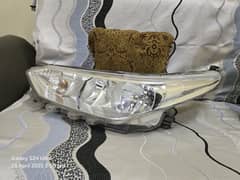 Toyota yaris original headlight brand new condition pairs  right. . left