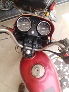 japni bike Hai fule avrg 70+Hai disk brake Hai salf start hai