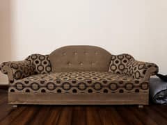 7 Seater Crown design sofa with Sofa covers Condition 10/10