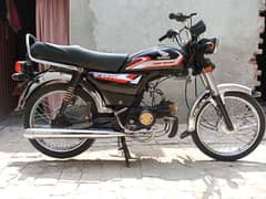 United Motorcycle 70cc, For Sale genuine look, no scrach, urgent sale.