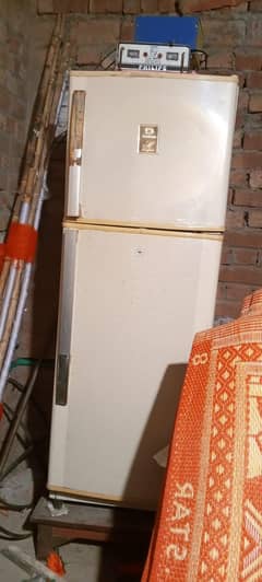 Fridge Dawlance all ok total geniun hai